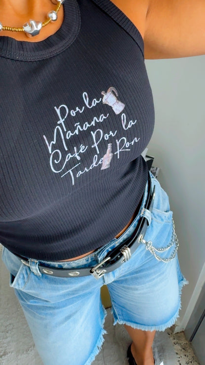 Por la mañana cafe por la tarde ron tank top. - Negro